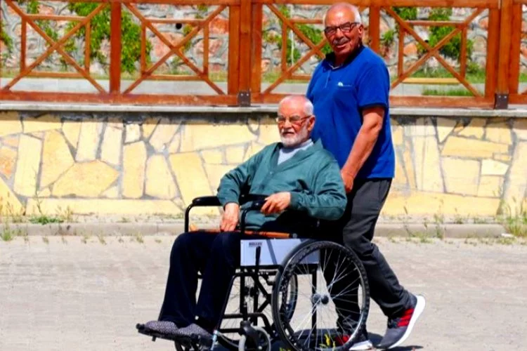 Engelli ve yaşlı bakımında yeni dönem 3 bin 407 vatandaşa 'evde bakım' desteği