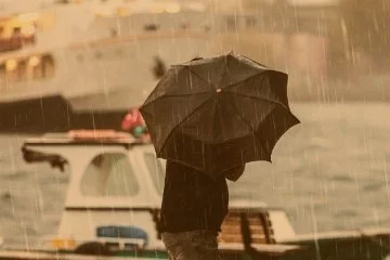 İstanbul'da Fırtınalı Yağışlar Bekleniyor: Batı İlçelerinden Başlayacak, Şehir Geneline Yayılacak!